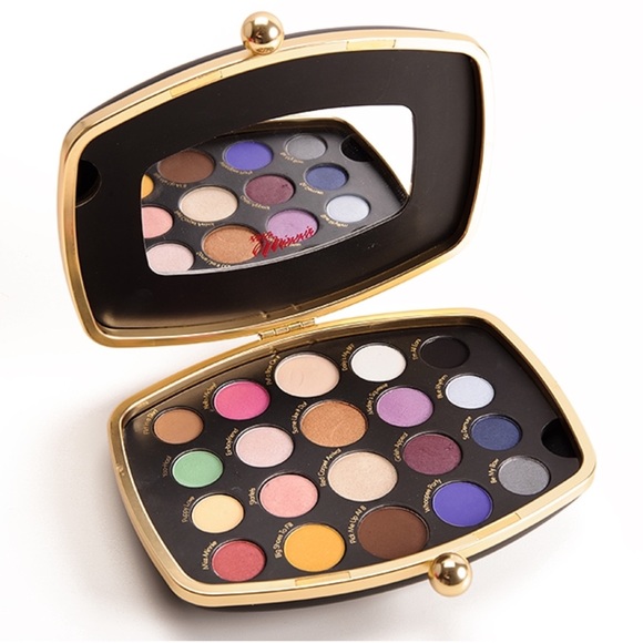 SEPHORA x DISNEY | Minnie's World in Color Eyeshadow Palette Review - Picture 7 of 12